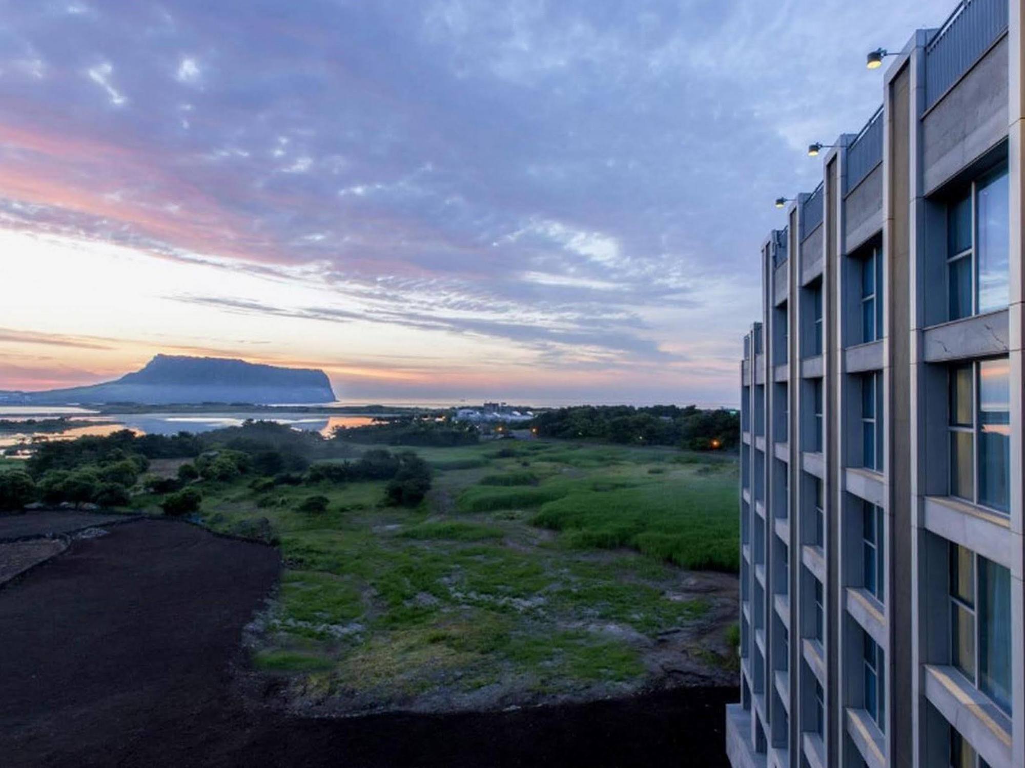 Brown Suites Hotel And Resort Jeju Exterior foto