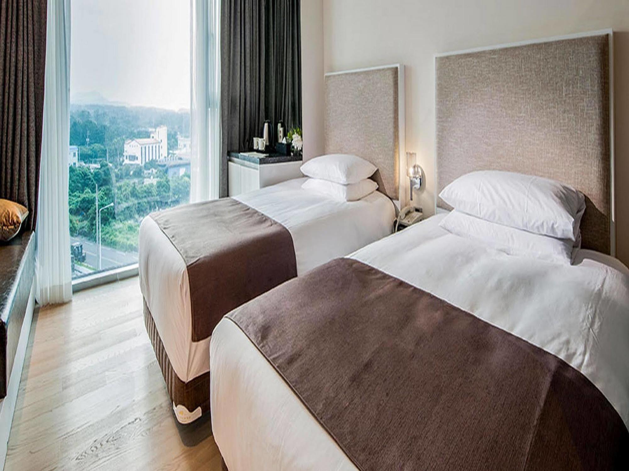 Brown Suites Hotel And Resort Jeju Exterior foto