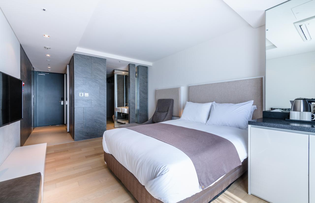 Brown Suites Hotel And Resort Jeju Exterior foto